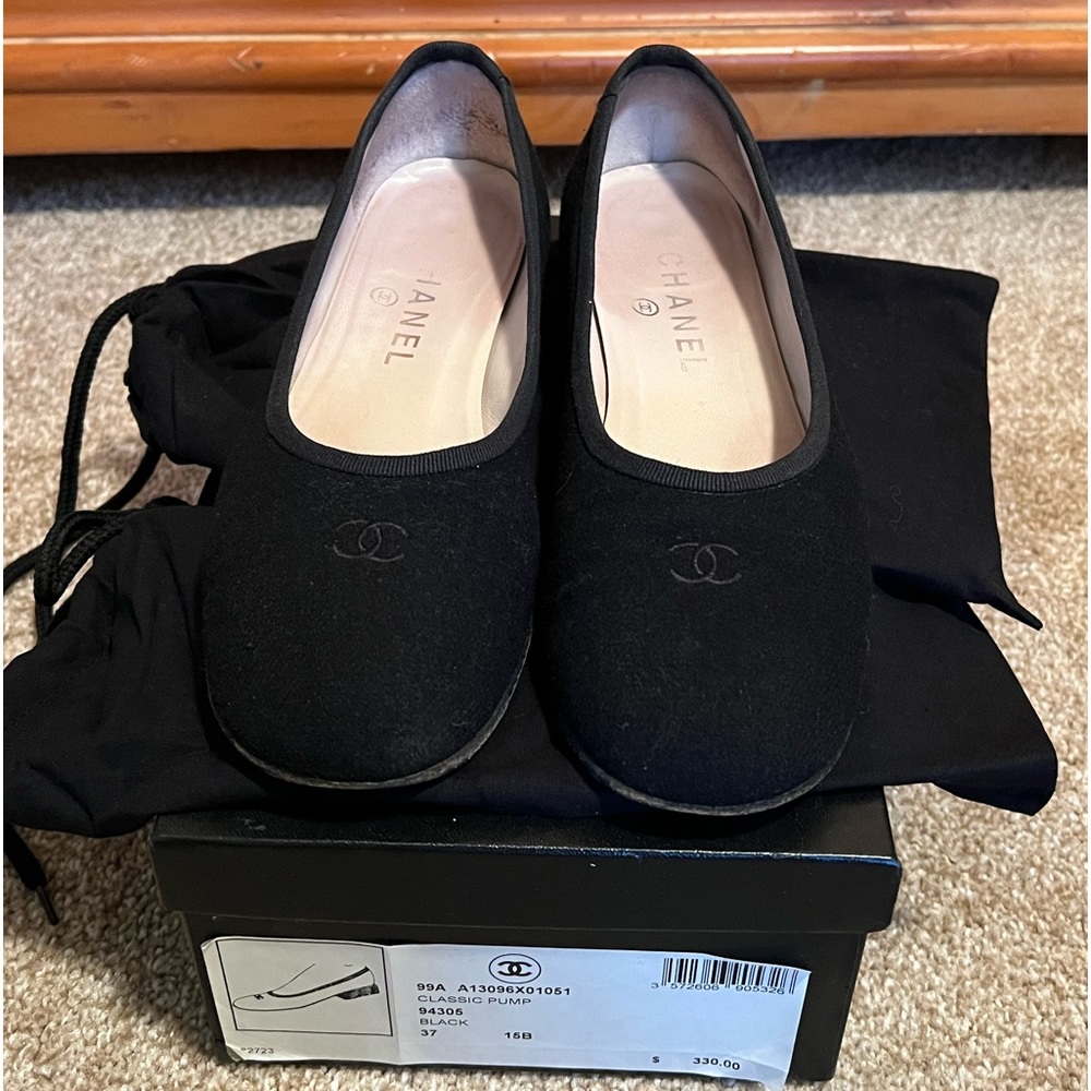 Chanel black wool pumps